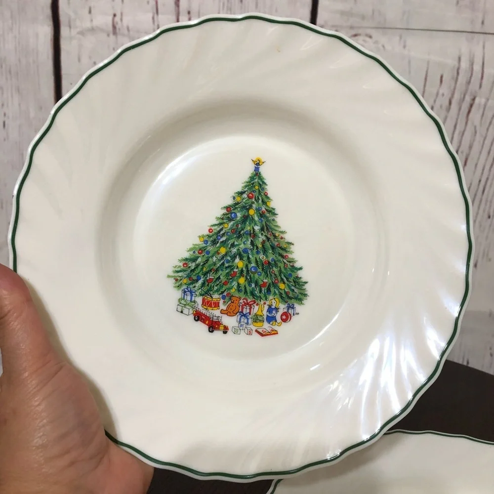 NOEL PORCELLE from the House of Salem 9” salad pasta plate Set of 2 Vintage 80s